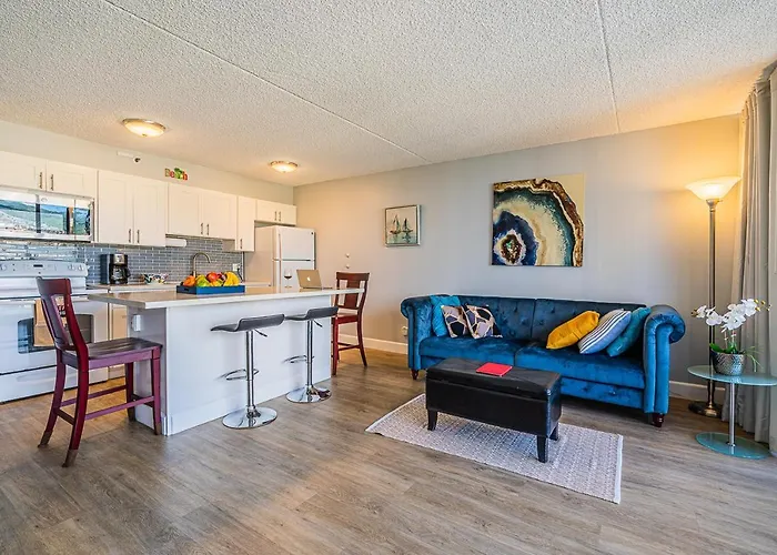 Free Parking, Pool, Sauna, Spa, Wifi, Bbq, Ac - Waikiki Banyan