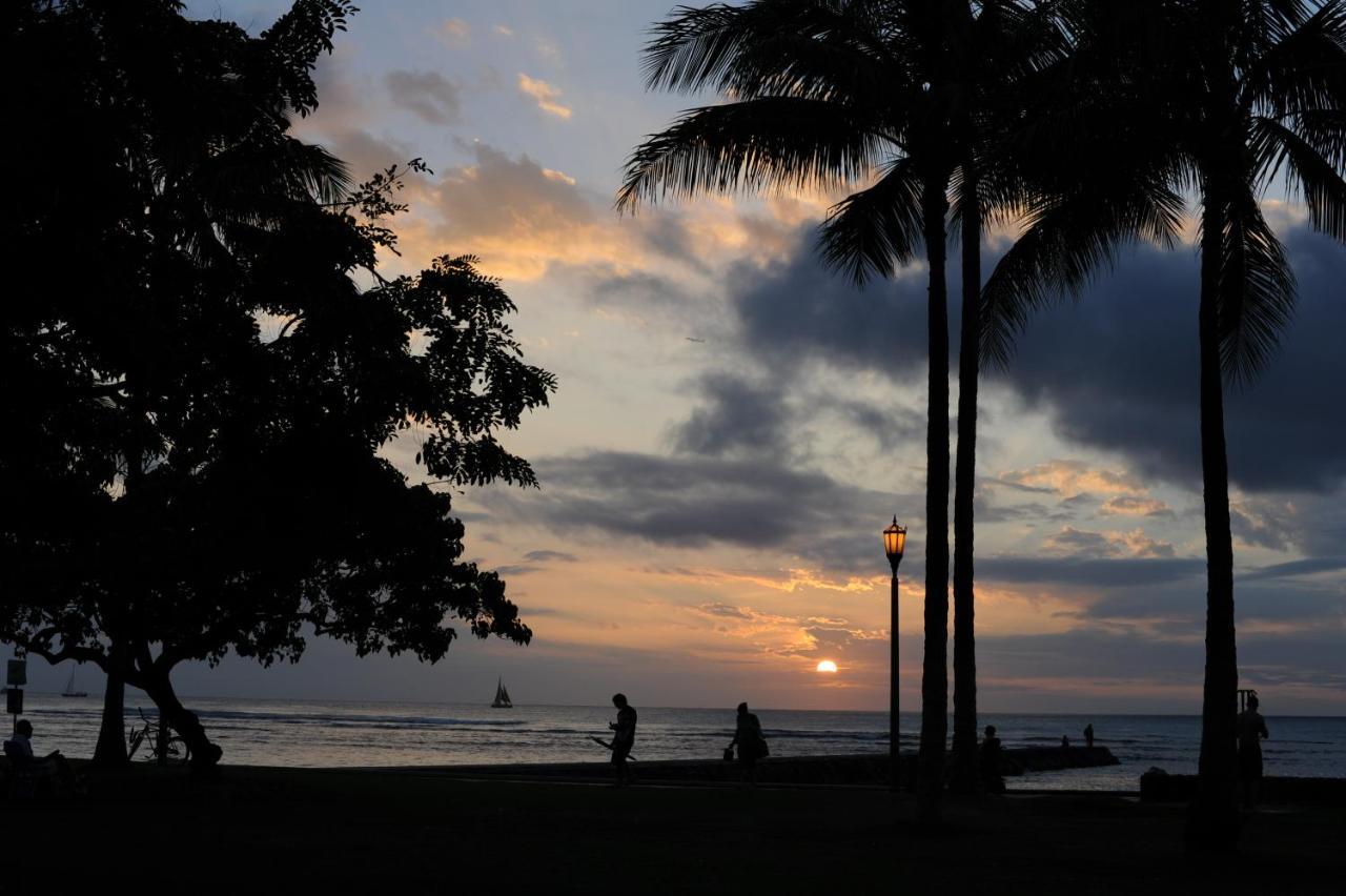 Free Parking, Pool, Sauna, Spa, Wifi, Bbq, Ac - Waikiki Banyan Apartamento Honolulu